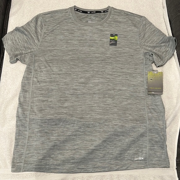 Never worn with tags Mens size large gray Athletic short sleeved shirt. - Picture 1 of 6